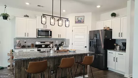 Kitchen - 219 Barnyard Way, Perry, GA 31069 photo 2 of 3