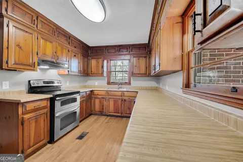 Kitchen - 93 Hickory Cir, Toccoa, GA 30577 photo 3 of 7