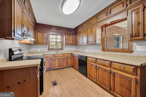 Kitchen - 93 Hickory Cir, Toccoa, GA 30577 photo 2 of 7