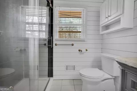 Bath - 93 Hickory Cir, Toccoa, GA 30577 photo 2 of 4
