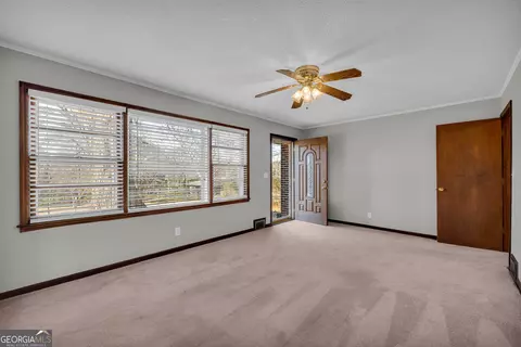 Living - 93 Hickory Cir, Toccoa, GA 30577 photo 2 of 3