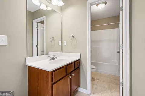 Bath - 2143 Leafmore Ct, Grayson, GA 30017 photo 4 of 6