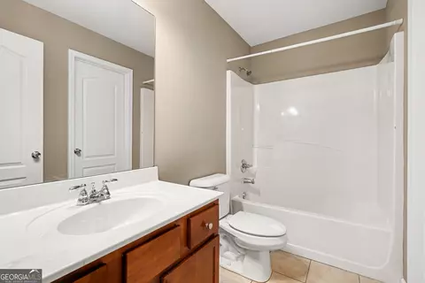 Bath - 2143 Leafmore Ct, Grayson, GA 30017 photo 3 of 6