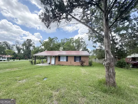 5 Lakeside Dr, Hazlehurst, GA 31539