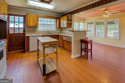 Kitchen - 114 Mabry Rd, Jackson, GA 30233 photo 2 of 5