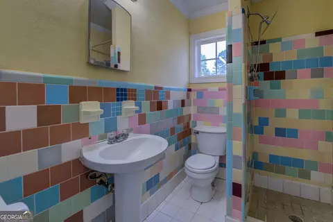 Bath - 114 Mabry Rd, Jackson, GA 30233 photo 1 of 2