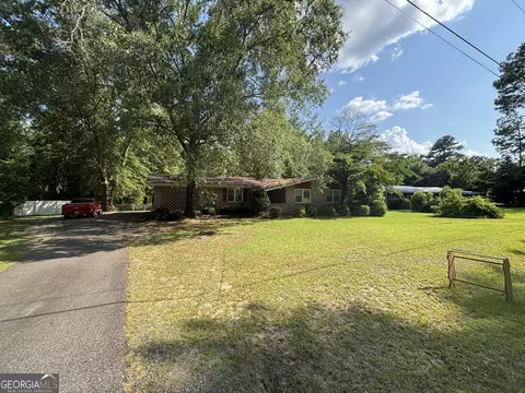 152 Crest Dr, Cochran, GA 31014