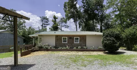 884 S Lake Dr, East Dublin, GA 31027