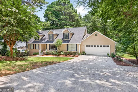 1074 Westchester Dr SW, Lilburn, GA 30047
