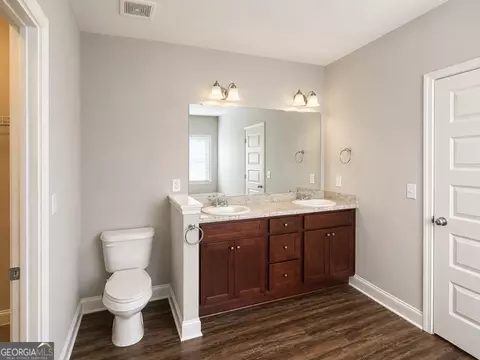 Bath - 590 Cotton Dr, Jackson, GA 30233 photo 2 of 3