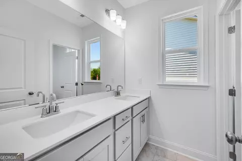 Bath - 4003 Dantry Ln, Buford, GA 30519 photo 3 of 3