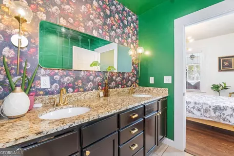 Bath - 1146 Oak St SE, Covington, GA 30014 photo 2 of 4
