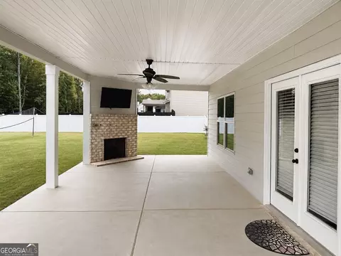Exterior - 150 Peppertree Dr, Newnan, GA 30265 photo 3 of 7