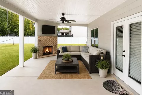 Exterior - 150 Peppertree Dr, Newnan, GA 30265 photo 6 of 7
