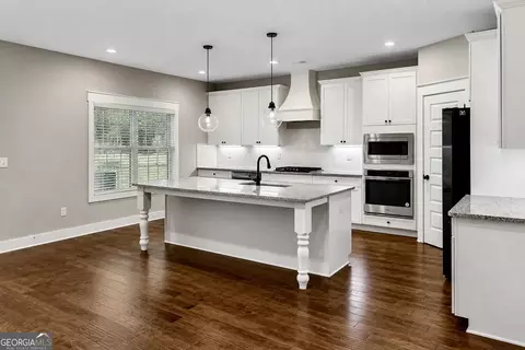 Kitchen - 150 Peppertree Dr, Newnan, GA 30265 photo 2 of 4