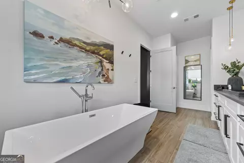 Bath - 3535 River Birch Loop, Jefferson, GA 30549 photo 6 of 12