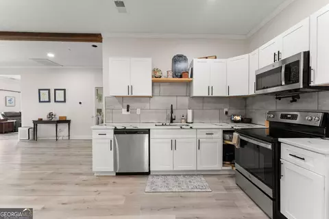 Kitchen - 2158 N Broad St, Commerce, GA 30529 photo 1 of 4