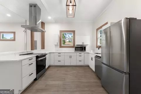 Kitchen - 2158 N Broad St, Commerce, GA 30529 photo 2 of 4