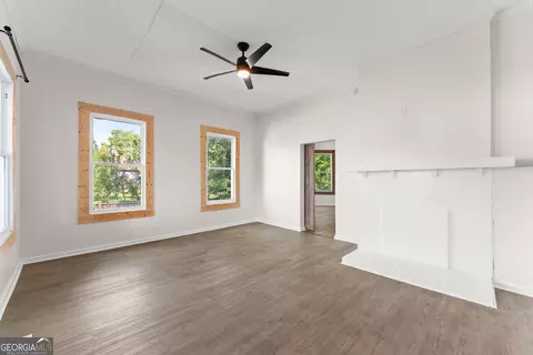 Living - 2158 N Broad St, Commerce, GA 30529 photo 7 of 8