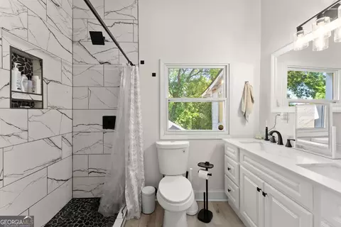Bath - 2158 N Broad St, Commerce, GA 30529 photo 1 of 3