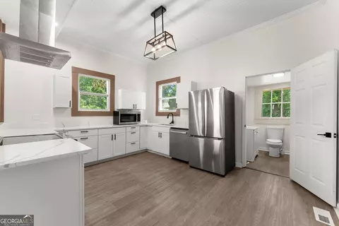 Kitchen - 2158 N Broad St, Commerce, GA 30529 photo 3 of 4