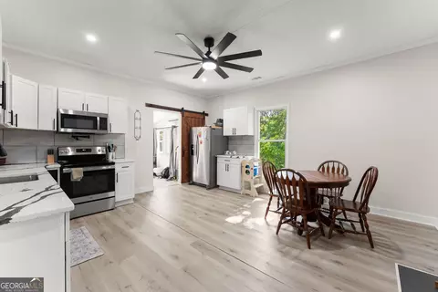 Entry Way - 2158 N Broad St, Commerce, GA 30529 photo 3 of 4