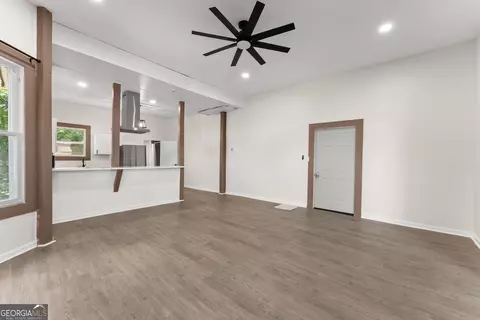 Living - 2158 N Broad St, Commerce, GA 30529 photo 3 of 8