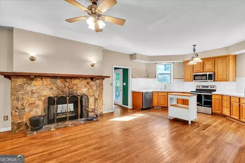Living - 111 Chadwick Rd, Warner Robins, GA 31088 photo 1 of 10