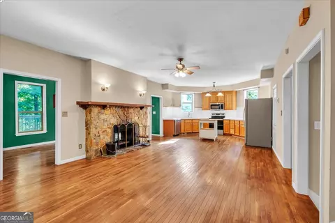Living - 111 Chadwick Rd, Warner Robins, GA 31088 photo 3 of 10