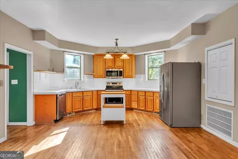 Kitchen - 111 Chadwick Rd, Warner Robins, GA 31088 photo 1 of 4