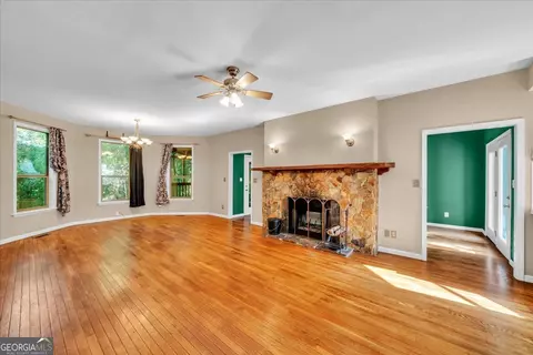 Living - 111 Chadwick Rd, Warner Robins, GA 31088 photo 4 of 10