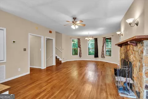 Living - 111 Chadwick Rd, Warner Robins, GA 31088 photo 5 of 10