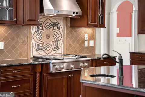 Kitchen - 1310 Settles Rd, Suwanee, GA 30024 photo 4 of 9