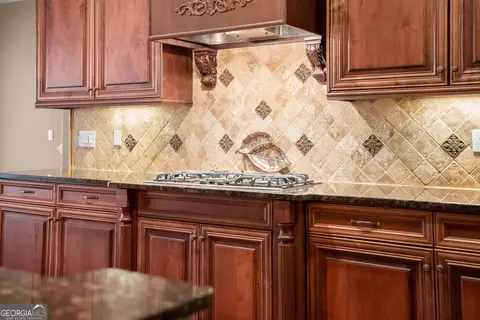 Kitchen - 1310 Settles Rd, Suwanee, GA 30024 photo 8 of 9