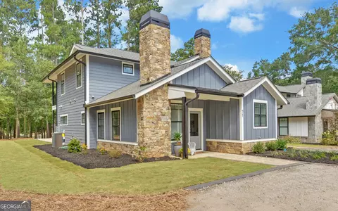 71 Woodlake Crt, Hartwell, GA 30643