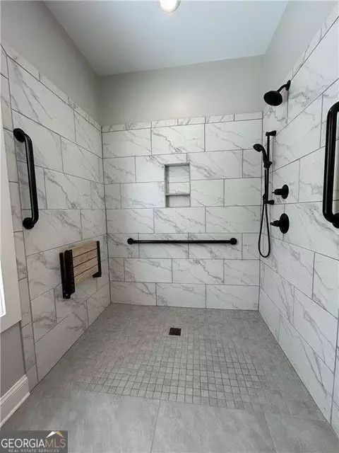 Bath - 390 Lummus Rd, Covington, GA 30016 photo 4 of 5