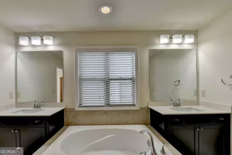 Bath - 4334 Bellview Ln, Duluth, GA 30097 photo 3 of 4
