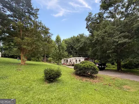 5652 Hemlock St, Lula, GA 30554 photo 3