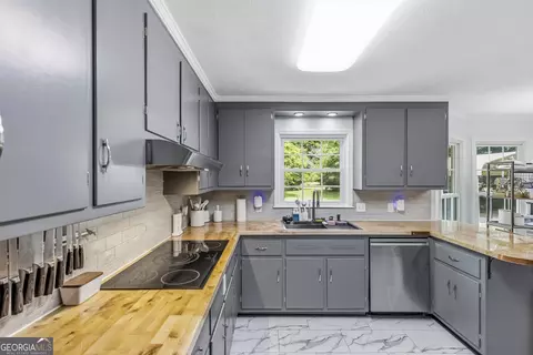 Kitchen - 164 Buttrill Rd, Jackson, GA 30233 photo 2 of 4