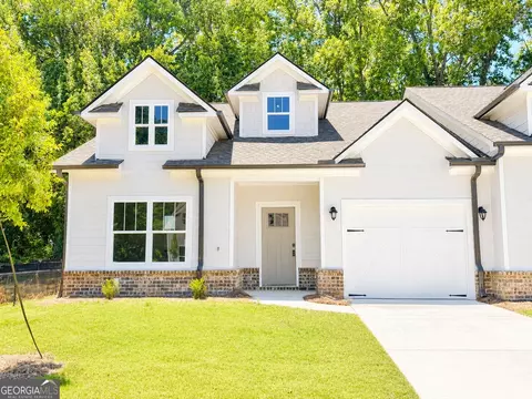 74 Village Ct #11, Cleveland, GA 30528