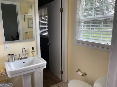 Bath - 73 Beverly Ln, Thomaston, GA 30286 photo 1 of 4