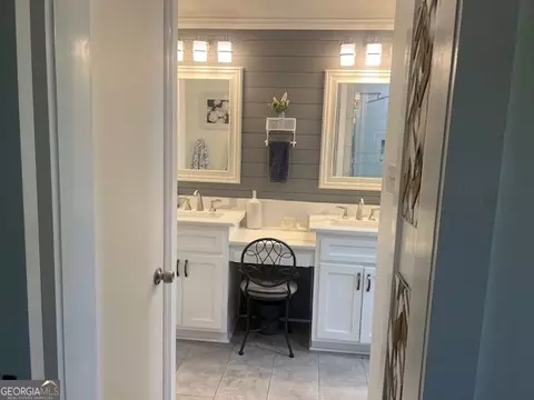 Bath - 73 Beverly Ln, Thomaston, GA 30286 photo 2 of 4