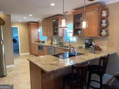 Kitchen - 73 Beverly Ln, Thomaston, GA 30286 photo 3 of 4