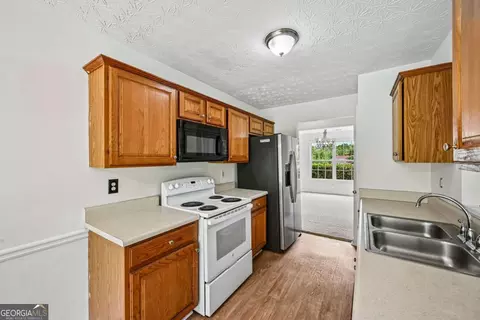 Kitchen - 70 Shenandoah Ln, Covington, GA 30016 photo 2 of 3