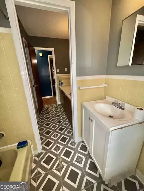Bath - 3985 Hattie Dr, Macon, GA 31217 photo 2 of 3