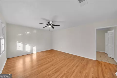 Living - 413 Davis Dr, Centerville, GA 31028 photo 2 of 3