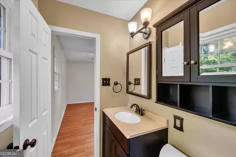 Bath - 413 Davis Dr, Centerville, GA 31028 photo 2 of 3