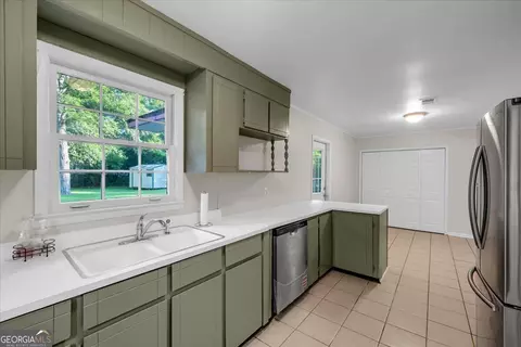 Kitchen - 413 Davis Dr, Centerville, GA 31028 photo 3 of 3