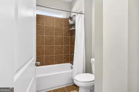 Bath - 419 Bishopton St, Grayson, GA 30017 photo 3 of 4