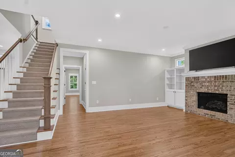 Living - 116 Lakeland Dr, Lagrange, GA 30240 photo 1 of 3